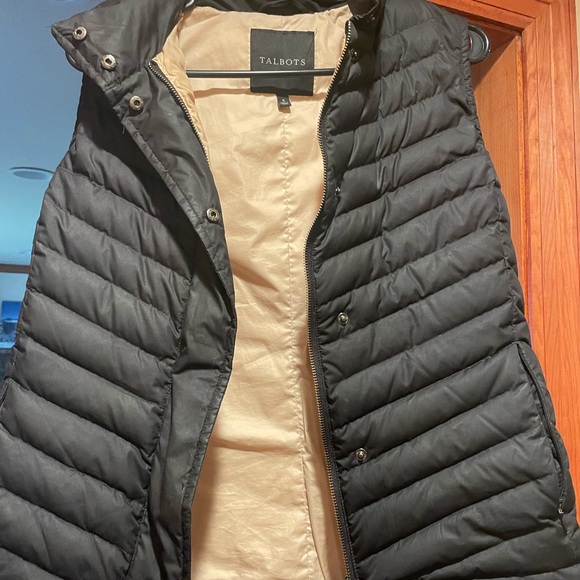 Small Talbots Women’s puffer vest - Picture 5 of 13